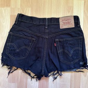 Levi’s Vintage 550 Women’s Relaxed Fit Cutoff Shorts in Black